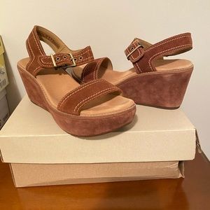 CLARKS BROWN SUEDE PLATFORM SANDALS